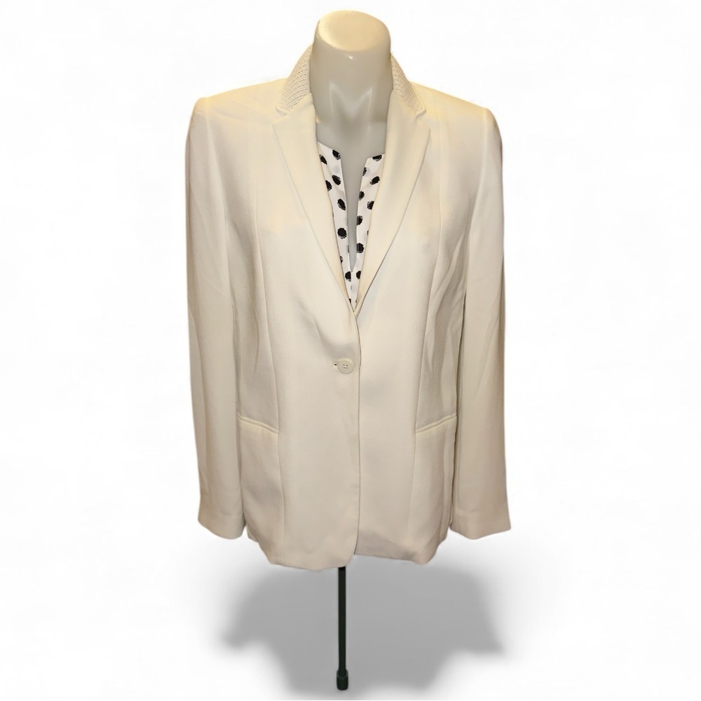🌺Elie Tahari white blazer one-button front & embellished collar & side panels.